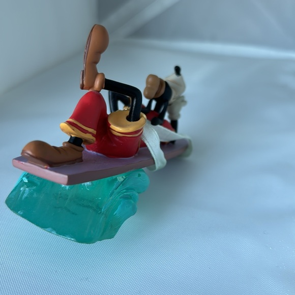 Surfing Goofy Exclusive 2015 Ornament - Picture 2 of 4